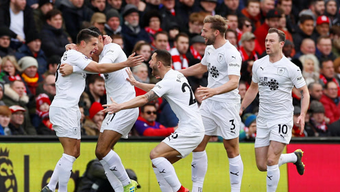 拜仁官方：于帕梅卡诺未进入本轮名单，是因为负荷管理轮休（拜仁官宣：于帕梅卡诺因负荷管理本轮轮休，未入选大名单）