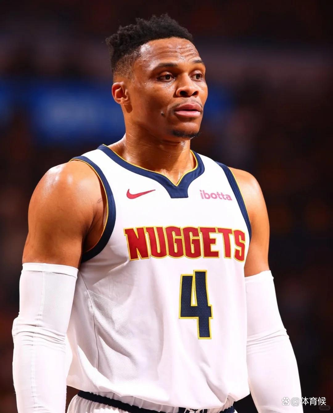 和保罗几周不说话？泰伦·卢：假的，但他被DNP后交流确实不多（传与保罗数周没沟通？泰伦·卢：不属实，但他DNP后交流减少）