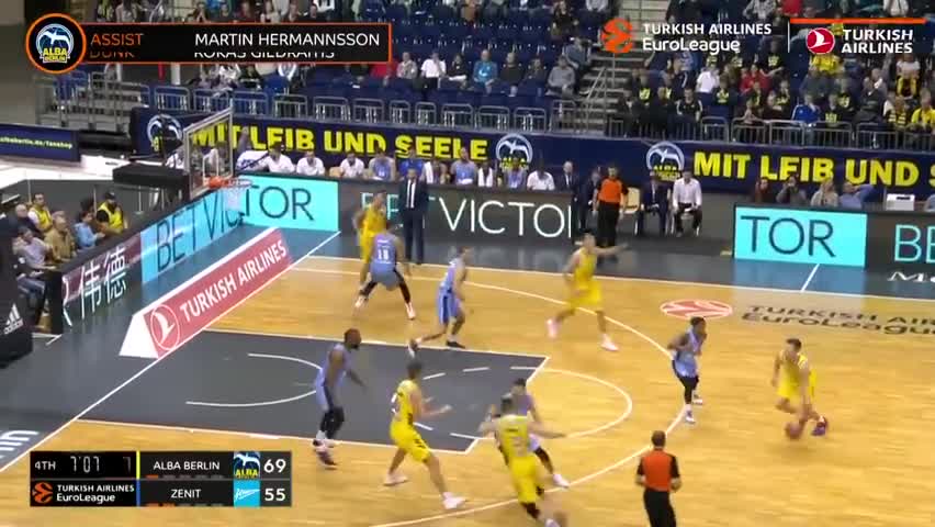 萨拉赫宣布与斯洛特关系破裂，访谈内容公开，或遗憾告别利物浦（萨拉赫公开与斯洛特决裂，访谈披露细节，或无奈告别利物浦）