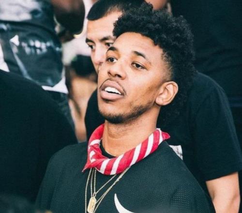 镜报：麦克托米奈上赛季意甲收官战亲签球衣成交价超2.4万欧（镜报称：麦克托米奈上赛季意甲末轮亲签球衣拍卖价超2.4万欧）