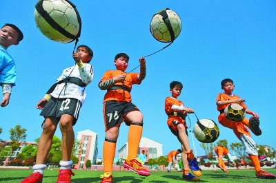 赫内斯说瓜帅想让你接手曼城？孔帕尼：我100%专注于拜仁（赫内斯称瓜迪奥拉盼其执教曼城？孔帕尼：我对拜仁100%投入）