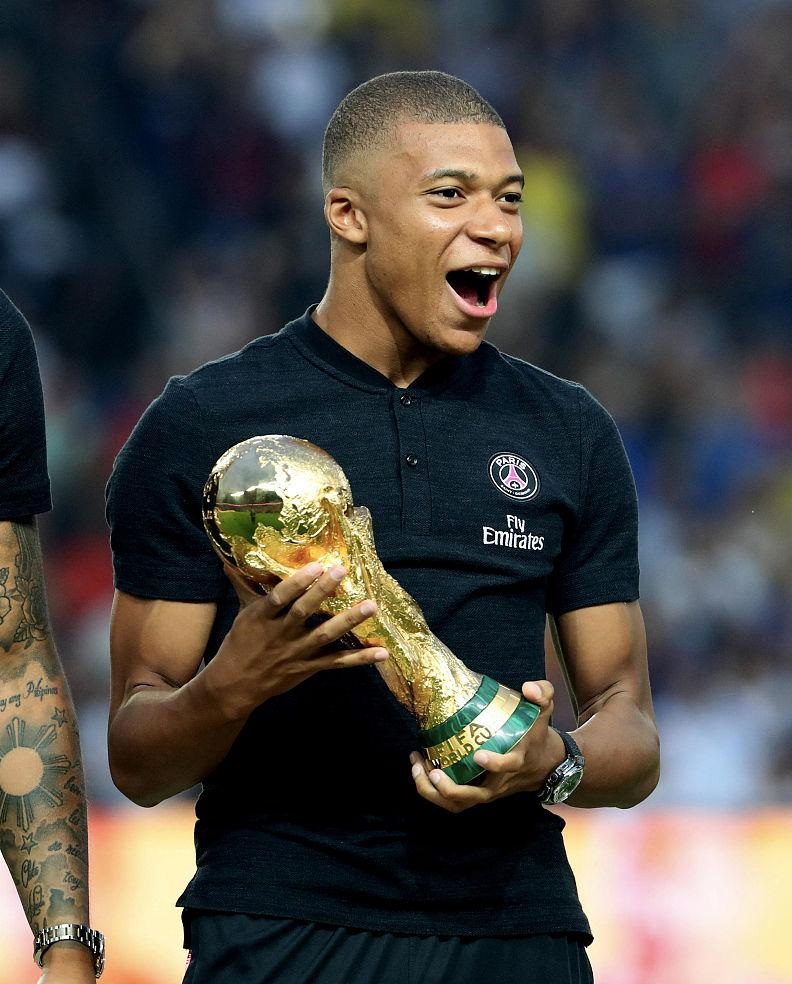 图片报：德国应征召门兴门将尼古拉斯，后者近5场德甲仅失1球（《图片报》建议德国队征召门兴门将尼古拉斯，其近5轮德甲仅丢1球）