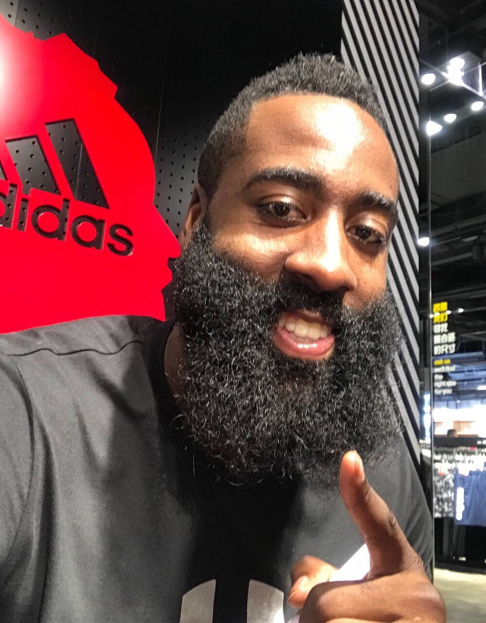 NBA交易市场动态：快船完成外援签约,（NBA转会快讯：快船官宣外援加盟）