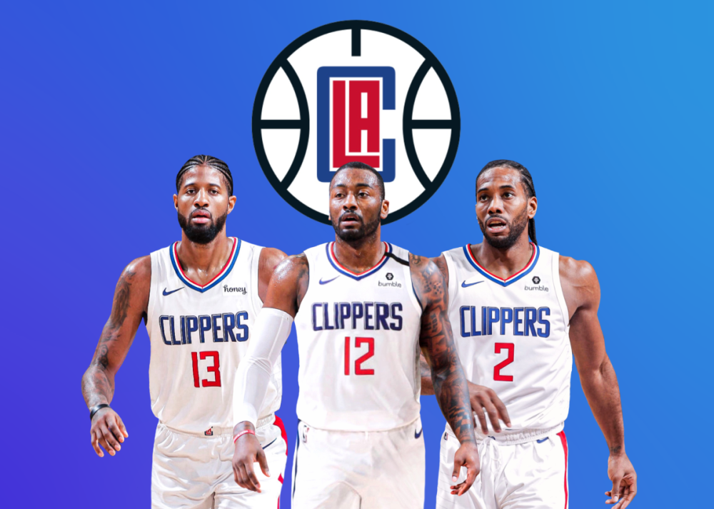 小伙高尔夫模拟器前打高尔夫，结果一杆打到消防喷淋头（男子在高尔夫模拟器前挥杆，一球误中消防喷头）