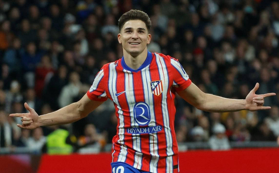 马卡：阿劳霍目前最有可能是在圣诞假期后回归巴萨（马卡报：阿劳霍大概率将在圣诞假期结束后回归巴萨）