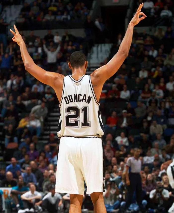 全市场：拉齐奥的边后卫马鲁西奇被推荐给米兰和尤文（全市场：拉齐奥边卫马鲁西奇被推介至米兰与尤文）